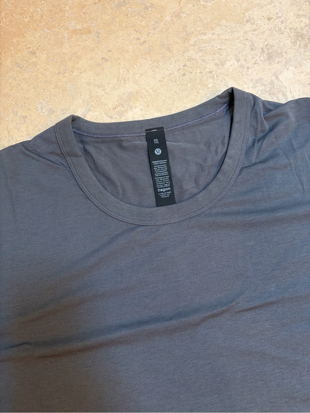 Lululemon men’s Fundamental T NWT - Picture 2 of 3